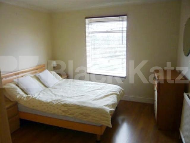 			Overlooking Canal!, 2 Bedroom, 1 bath, 1 reception Flat			 Hormead Road, Westbourne Park